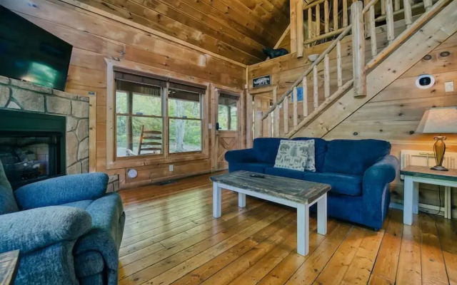 Cabin in Nature w/ Hot Tub & Games!