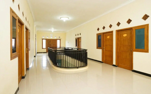 OYO 302 Karolin Homestay