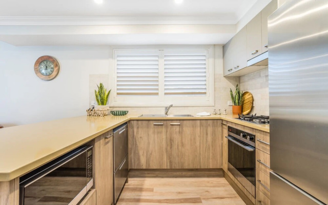 Newcastle Short Stay Apartments - Adamstown Townhouses