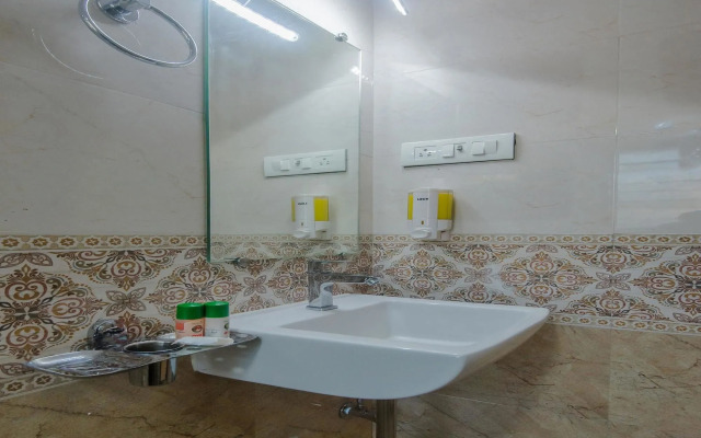 Hotel Golden Palms by OYO