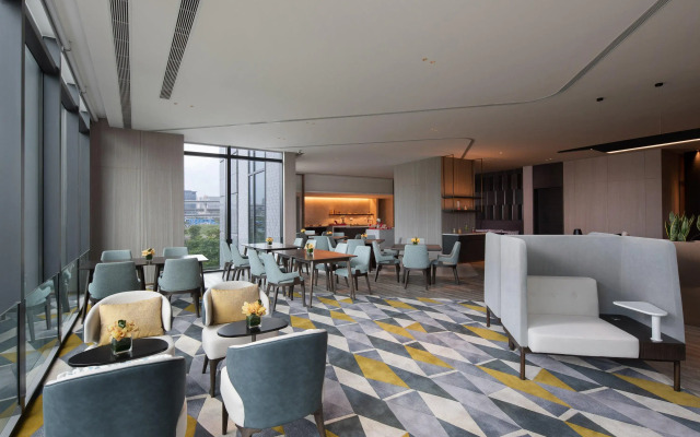 Crowne Plaza Foshan Nanhai-an IHG Hotel-Guangzhou South Railway Station Free Shuttle Bus