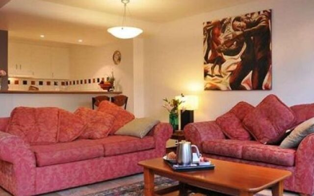 1/33-35 Fletcher lane - A Beautiful Flat