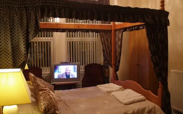 Guyz Hotel