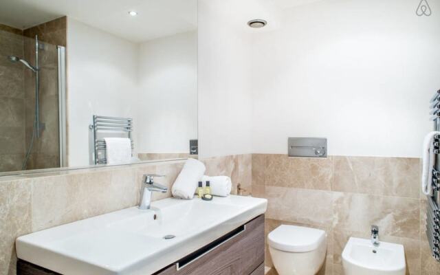 Renovated Flat 2 Minutes From the Champs-élysées