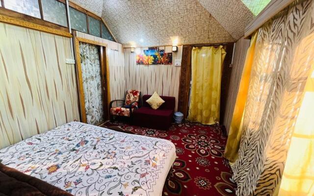 Young Shahzada Group of Houseboats