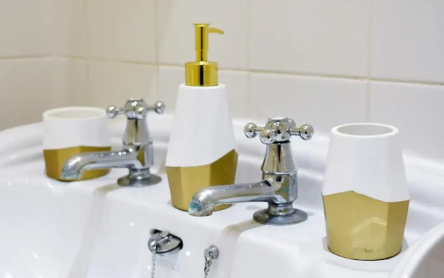 Dale Street Apartments Suite