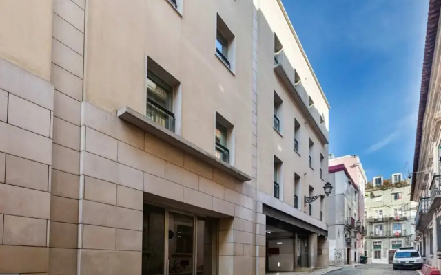 Beautiful 2 Bedroom Apartment in Bairro Alto