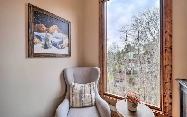 Mountainside Retreat w/ Fire Pit in Banner Elk