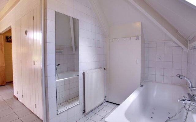 Cozy Holiday Home with Bubble Bath near Zwolle