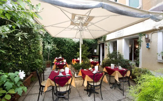 Hotel Mignon