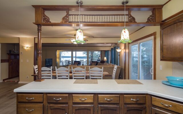 Texas Rose Lodge by RedAwning