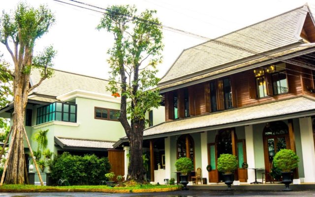 V heritage villa chiangmai