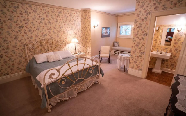 McCloud Hotel
