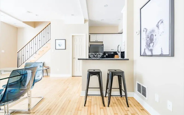 Bright 3BR in Church Yonge Corridor by Sonder