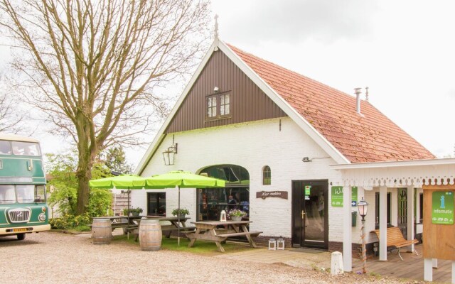 Tidy Chalet With gas Fireplace, in the Achterhoek