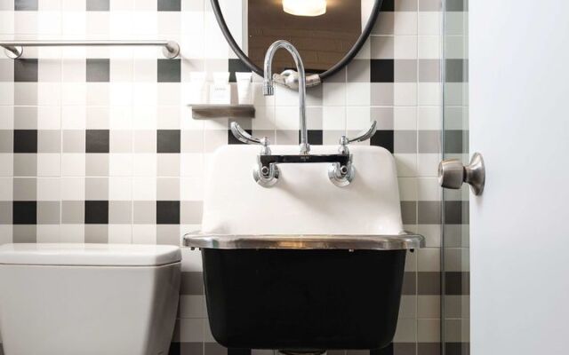 Egyptian Motor Hotel, Bw Signature Collection