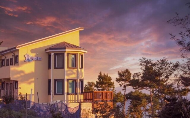 Sea And Lighthouse Pension