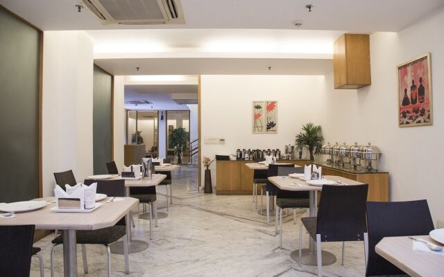 FabHotel Raj Darbar Iffco