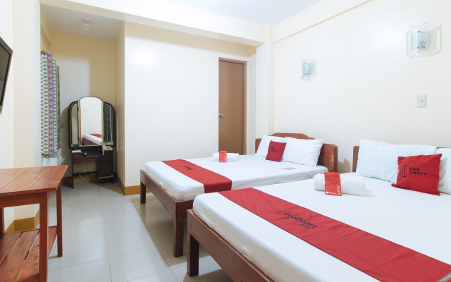 Reddoorz @ Golden Park Inn La Union