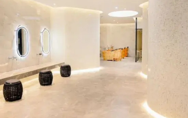 Lingyuan International Hotel