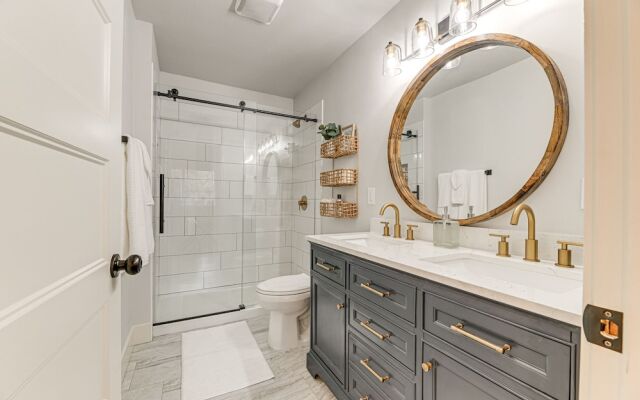 Delightful Grants Pass Home With Hot Tub!