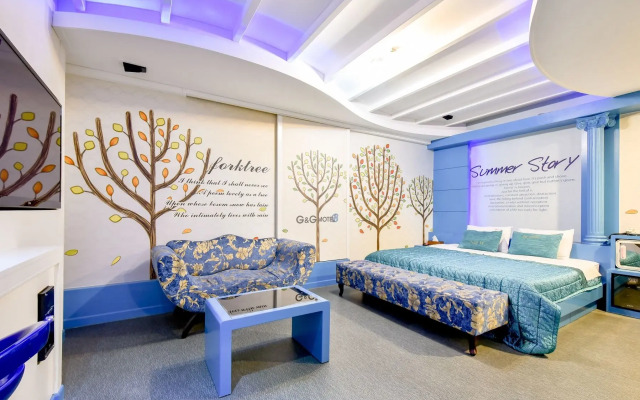 Thebay Hotel