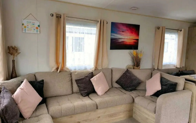 Forget-me-not Stays Holiday Caravan- 3 Bedrooms