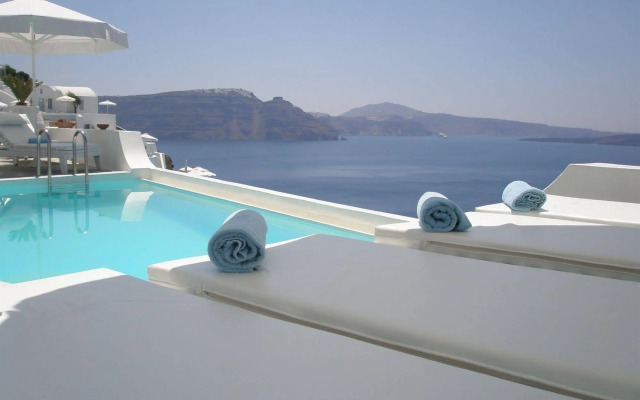 Kima Oia Suites
