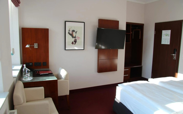 Hotel Adena