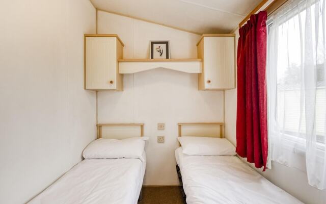 Serene Mobile Home in Hastings near Smugglers Adventure