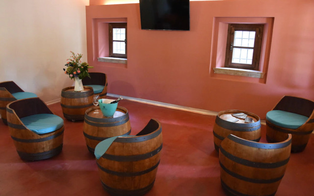 Spacious Apartment in Monticelli Brusati with Pool