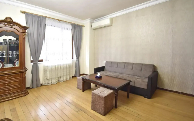 Byuzand7 new building in Republic Square