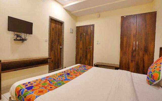Super Oyo 92093 Mahaveer Tower