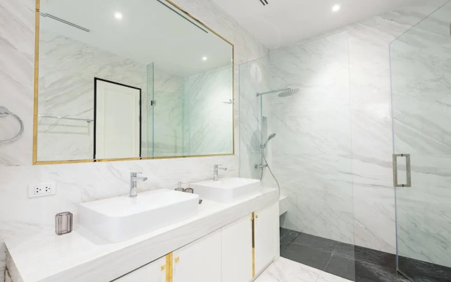 Stylish 7beds Poolhouse With Cinema & Lift - 2min to BTS
