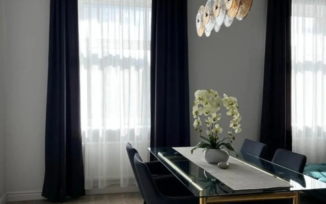 Raina apartment Gold
