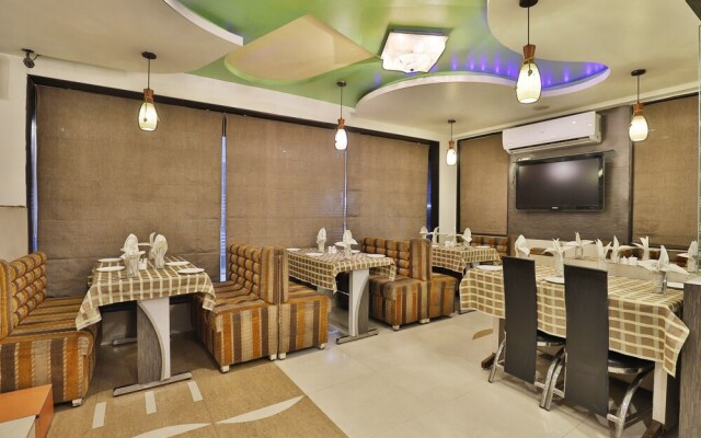 OYO 978 Marshall The Hotel