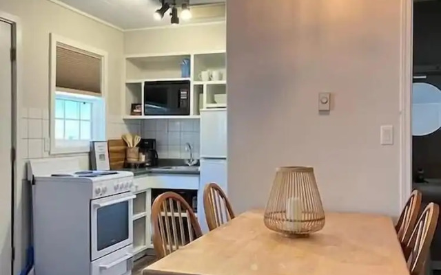 Barefoot Villas Room 6 Oak