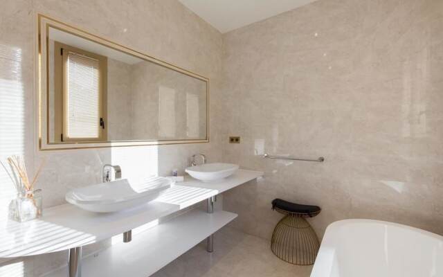 The View YourHostHelper