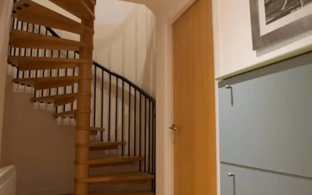 3 Bedroom Apartment With Private Roof Terrace