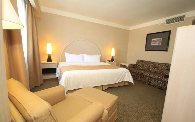 Holiday Inn Convention Center by IHG