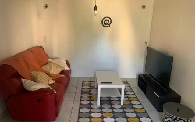 Petite maison lorraine avec cheminée et jardin