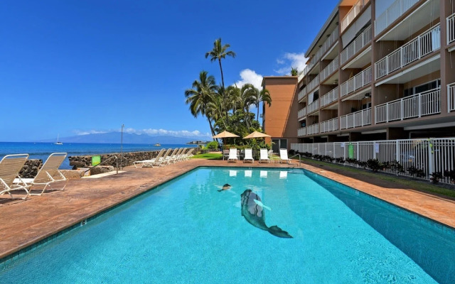 Lahaina Roads #205 1 Bedroom Condo by Redawning