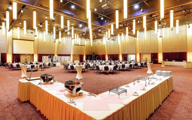 The Grand Hotel - Salem