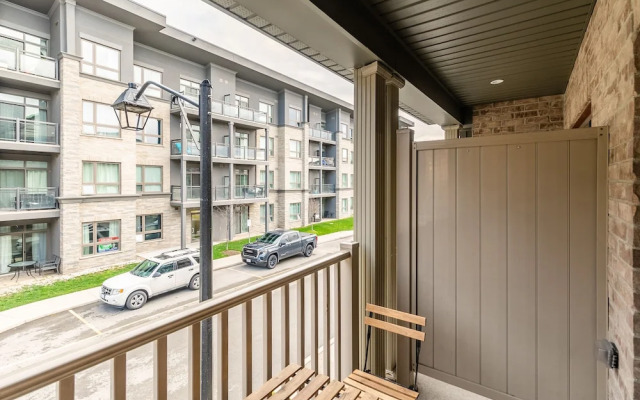 GLOBALSTAY. Modern Lake Ontario Townhomes