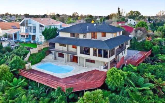 Luxury Country Views in Riverlea