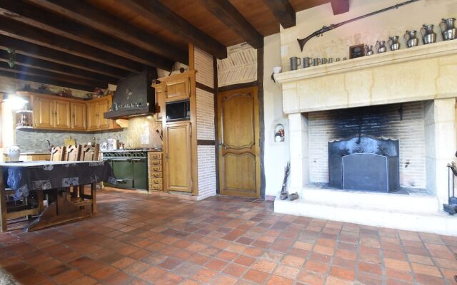 Beautiful Holiday Home with Heated Pool in Cazals France