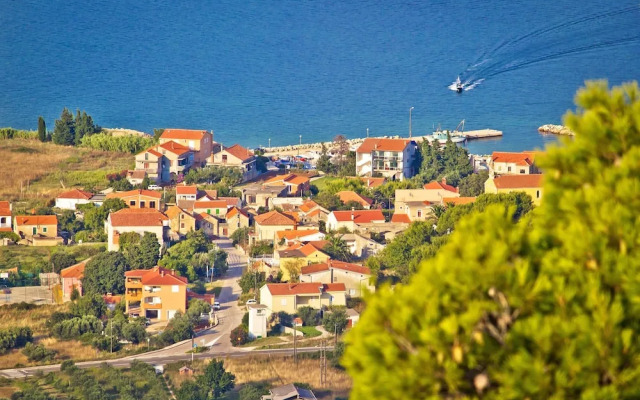 Seaview Apartment in Pasman A1