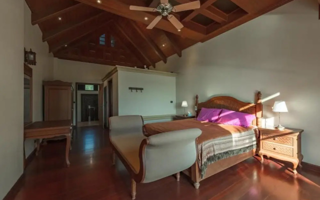 6BR Luxury Retreat in Layan Phuket V159