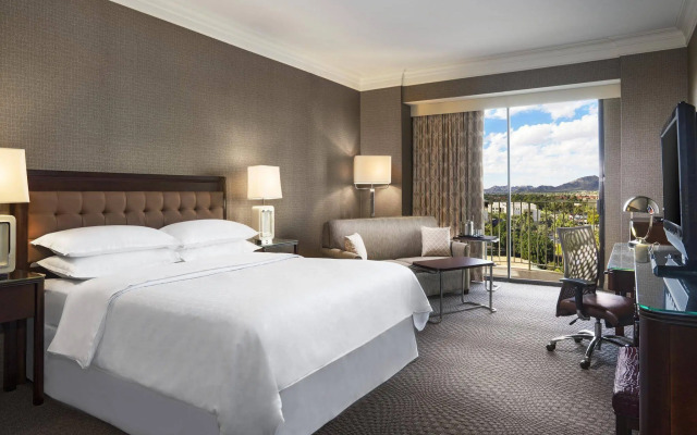 Sheraton Crescent Hotel
