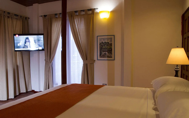 Estrada Hotel & Bistro